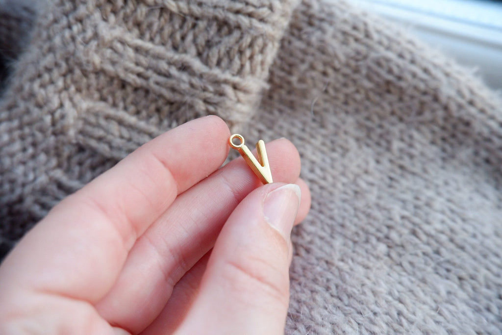 "V"-bogstav-markør (gylden)