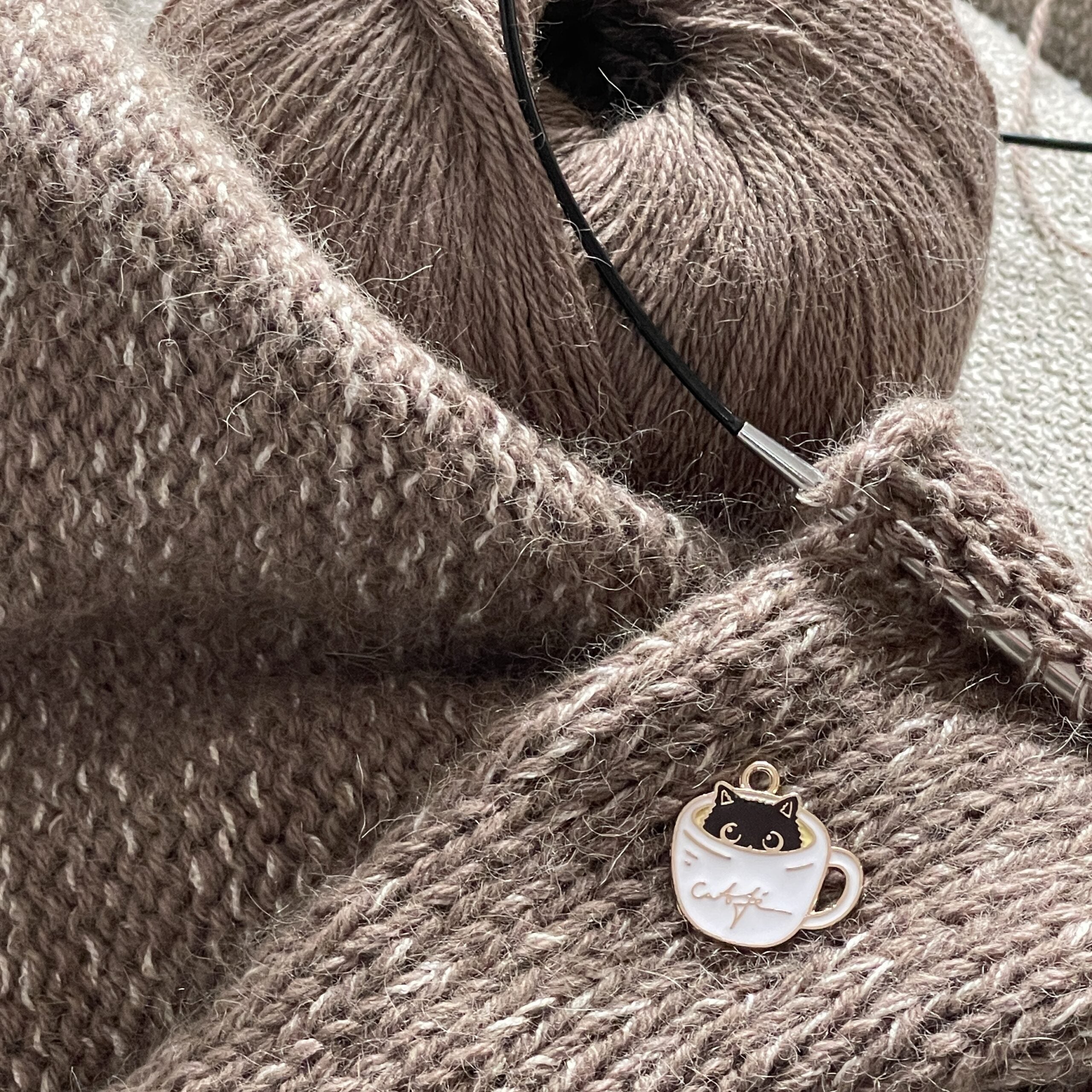 Kat-i-kop-markør (metal)