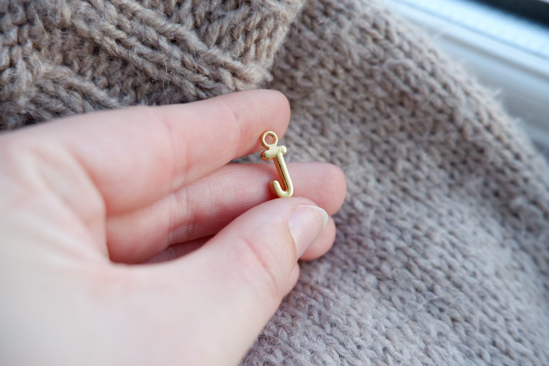 "J"-bogstav-markør (gylden)