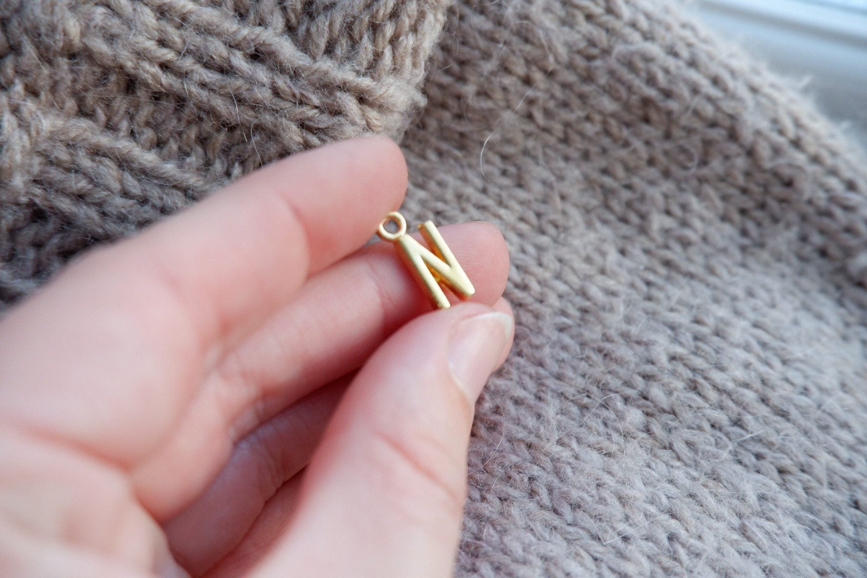 "N"-bogstav-markør (gylden)