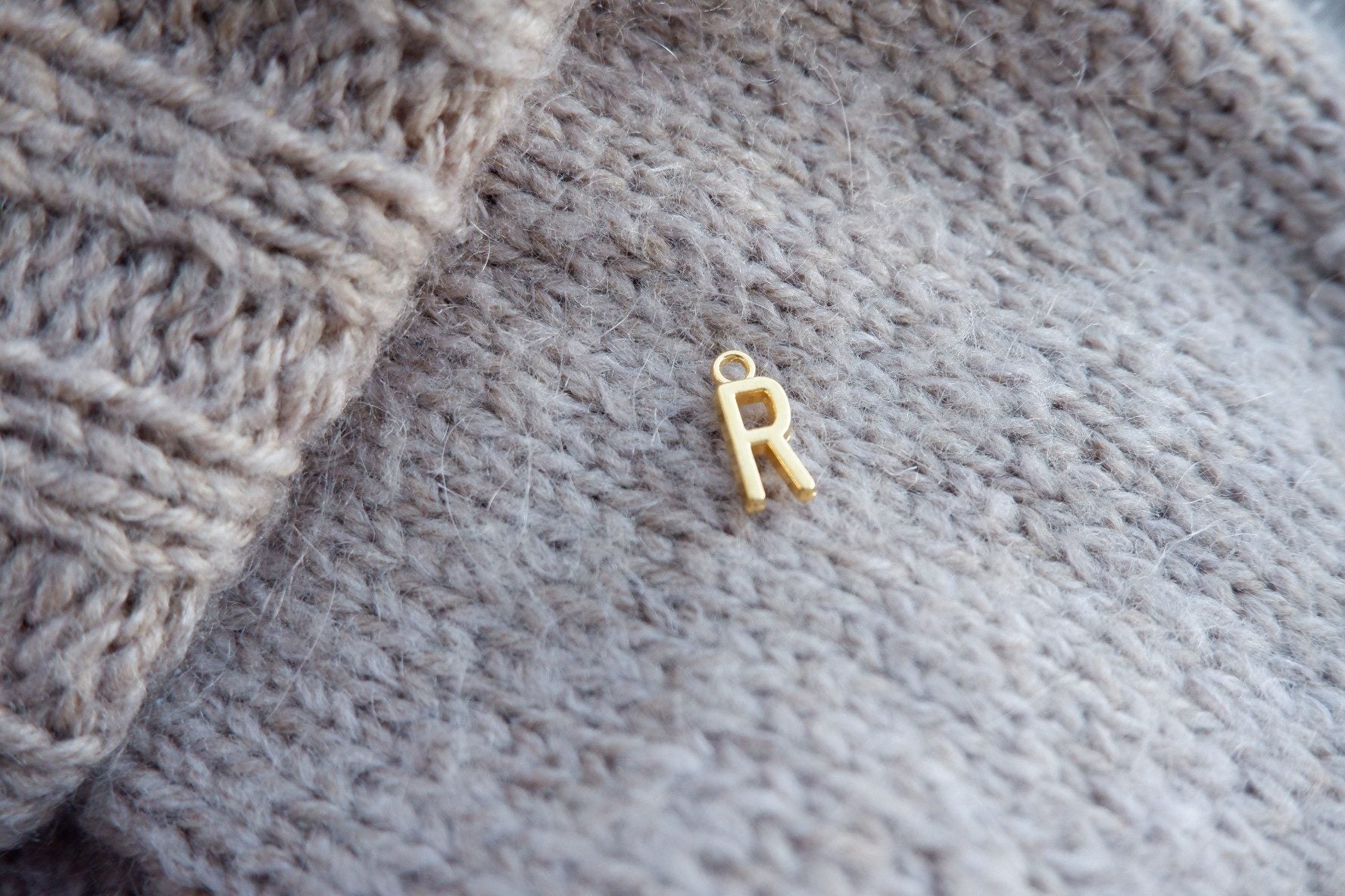 "R"-bogstav-markør (gylden)