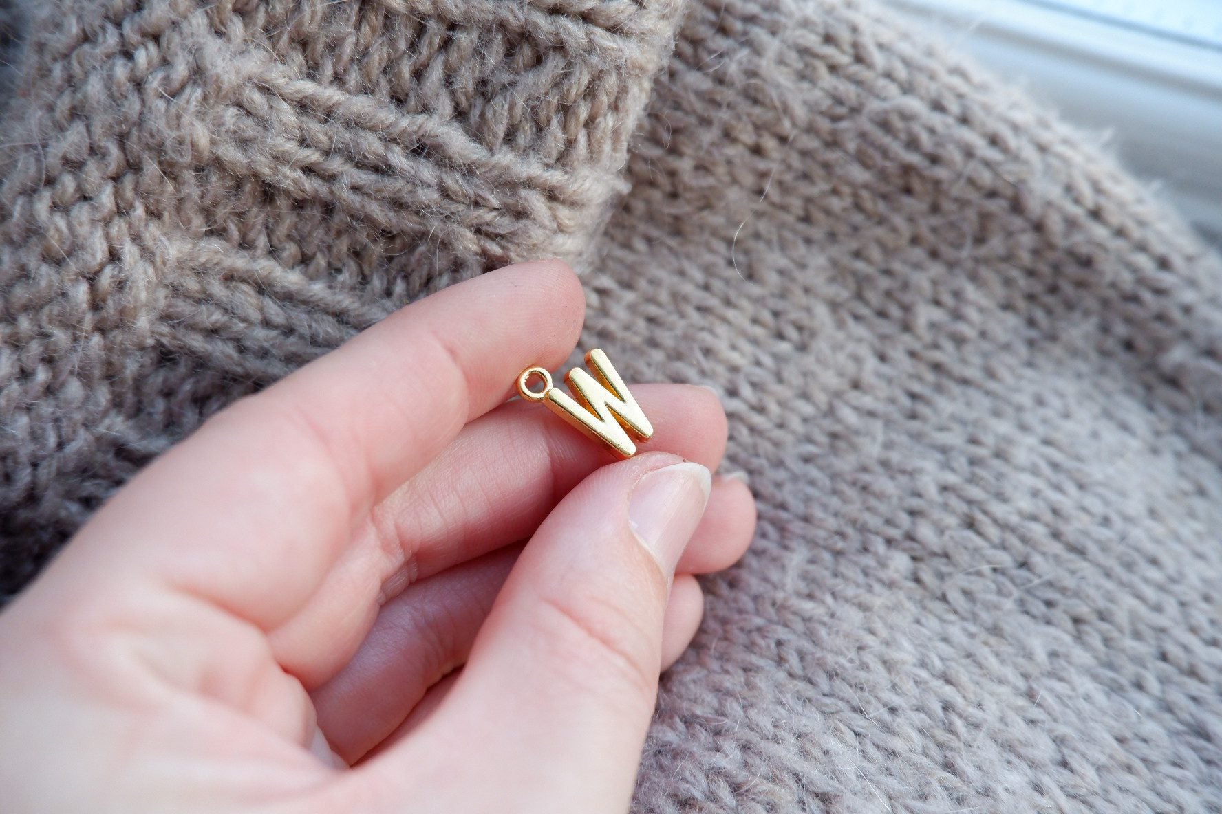 "W"-bogstav-markør (gylden)