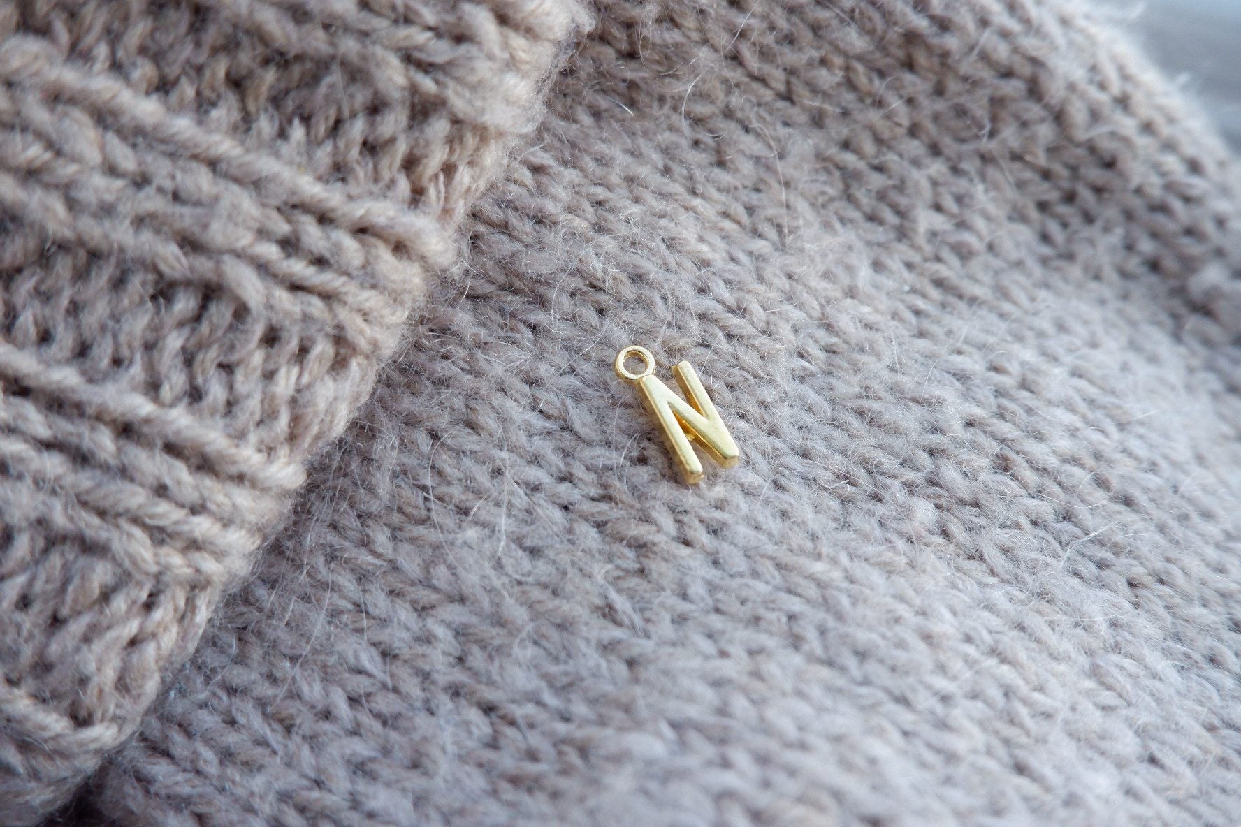 "N"-bogstav-markør (gylden)