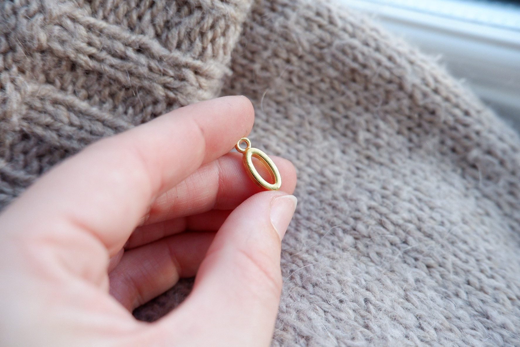 "O"-bogstav-markør (gylden)