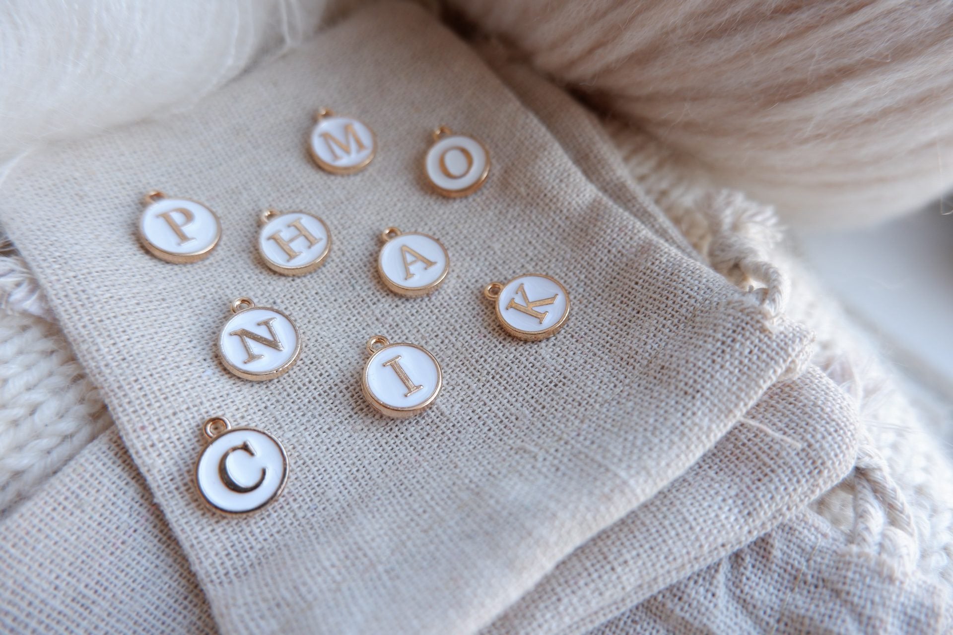 "J"-bogstav-markør (hvid)