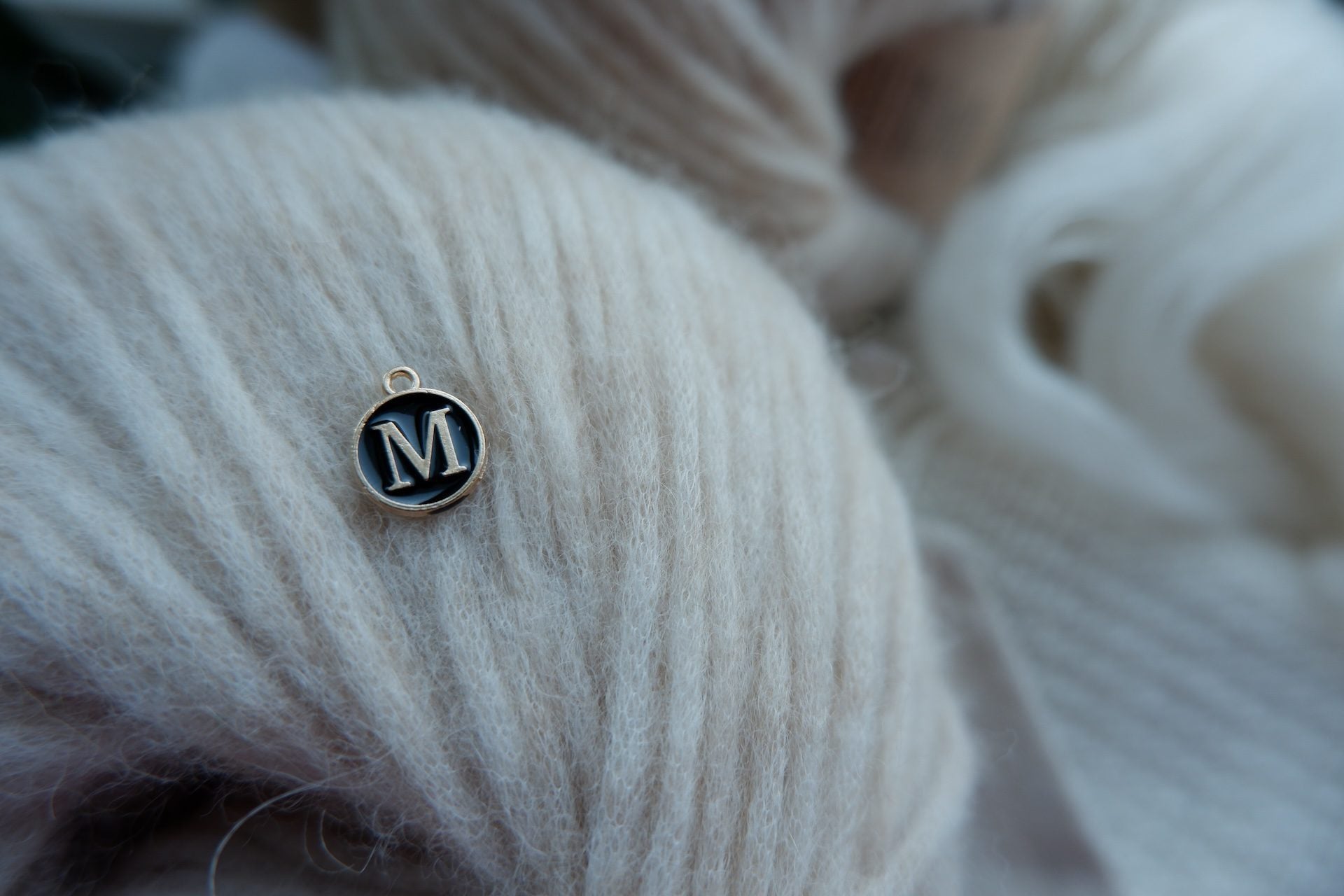 "M"-bogstav-markør (sort)