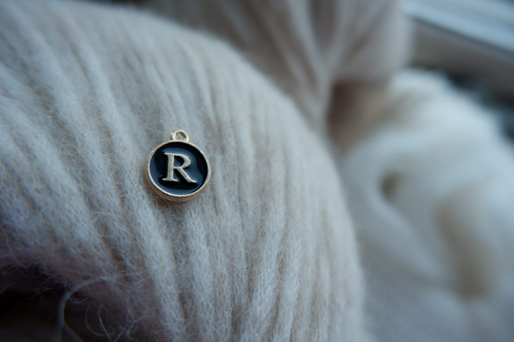 "R"-bogstav-markør (sort)