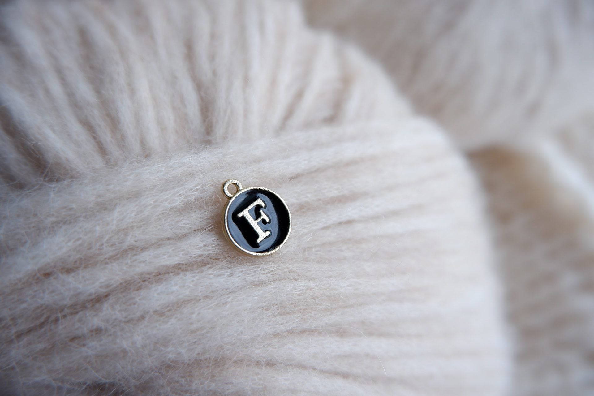 "F"-bogstav-markør (sort)