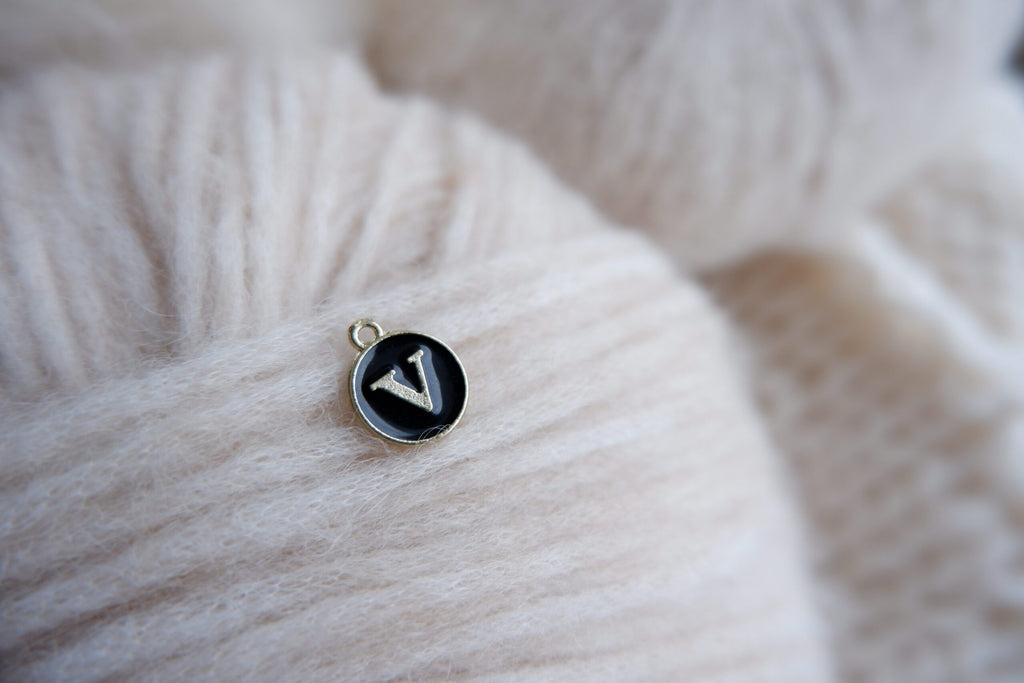 "V"-bogstav-markør (sort)