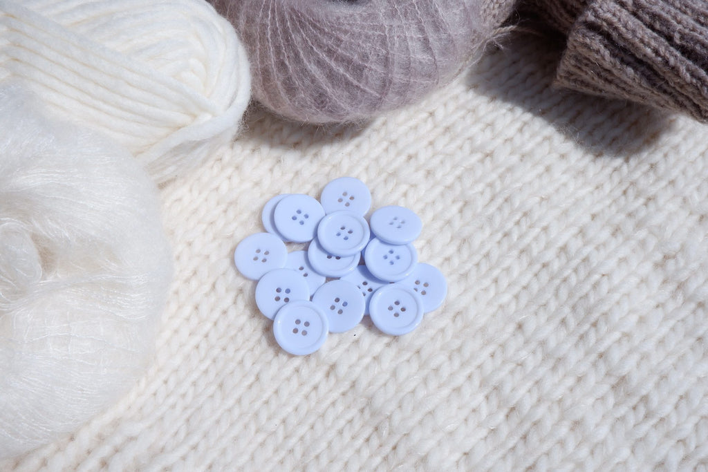 Babyblå plastikknapper