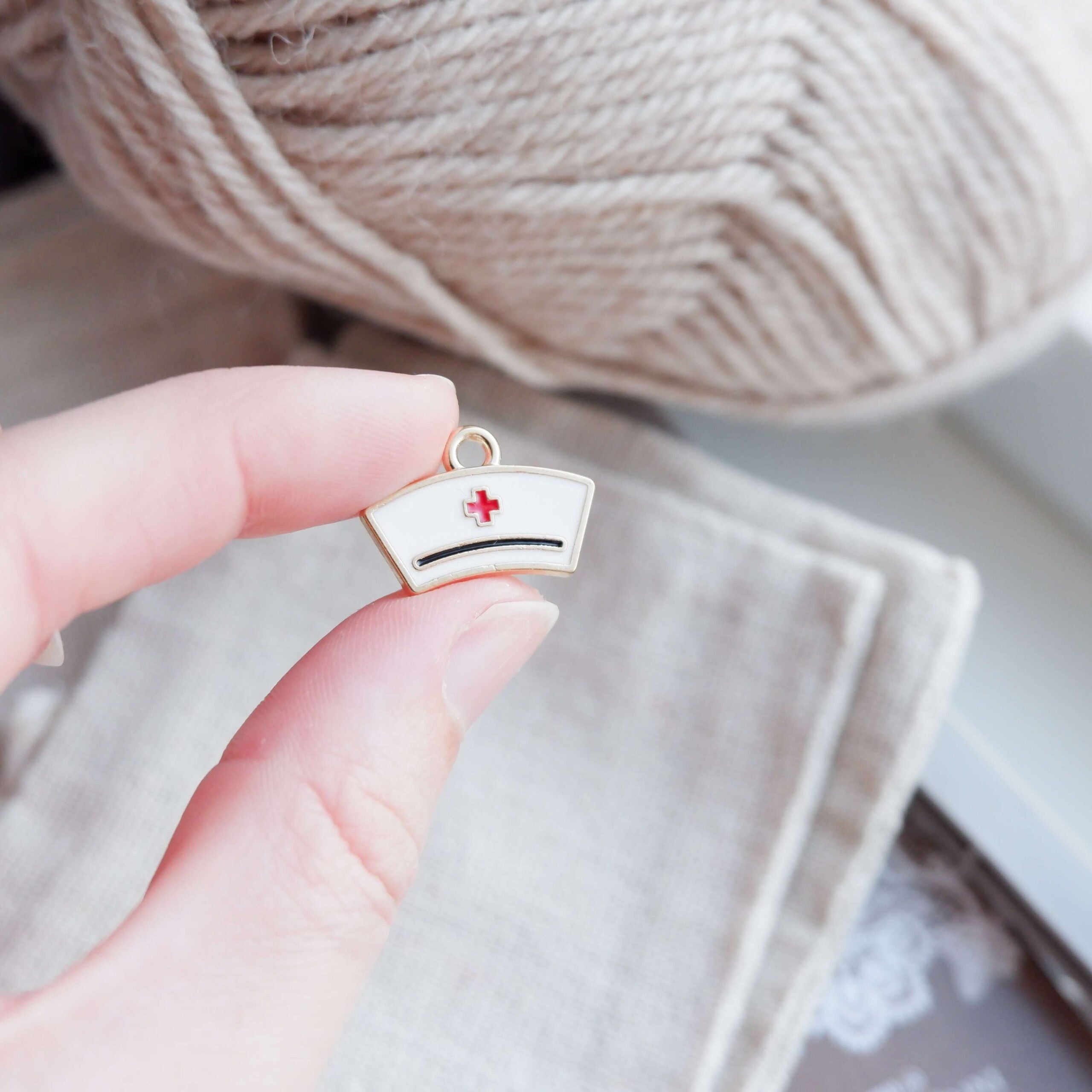 Sygeplejehat-markør (metal)