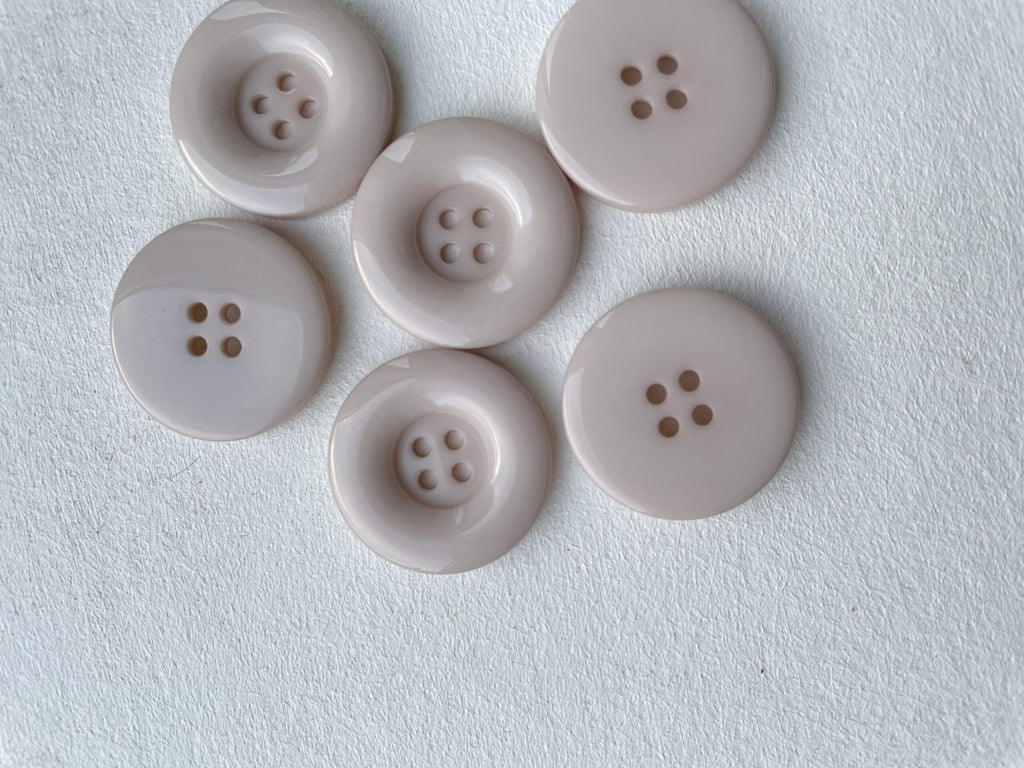 Beige-knapper