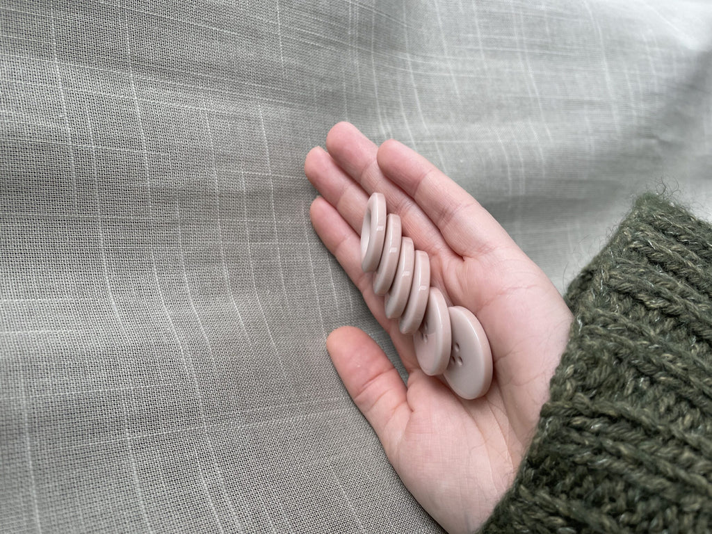 Beige-knapper
