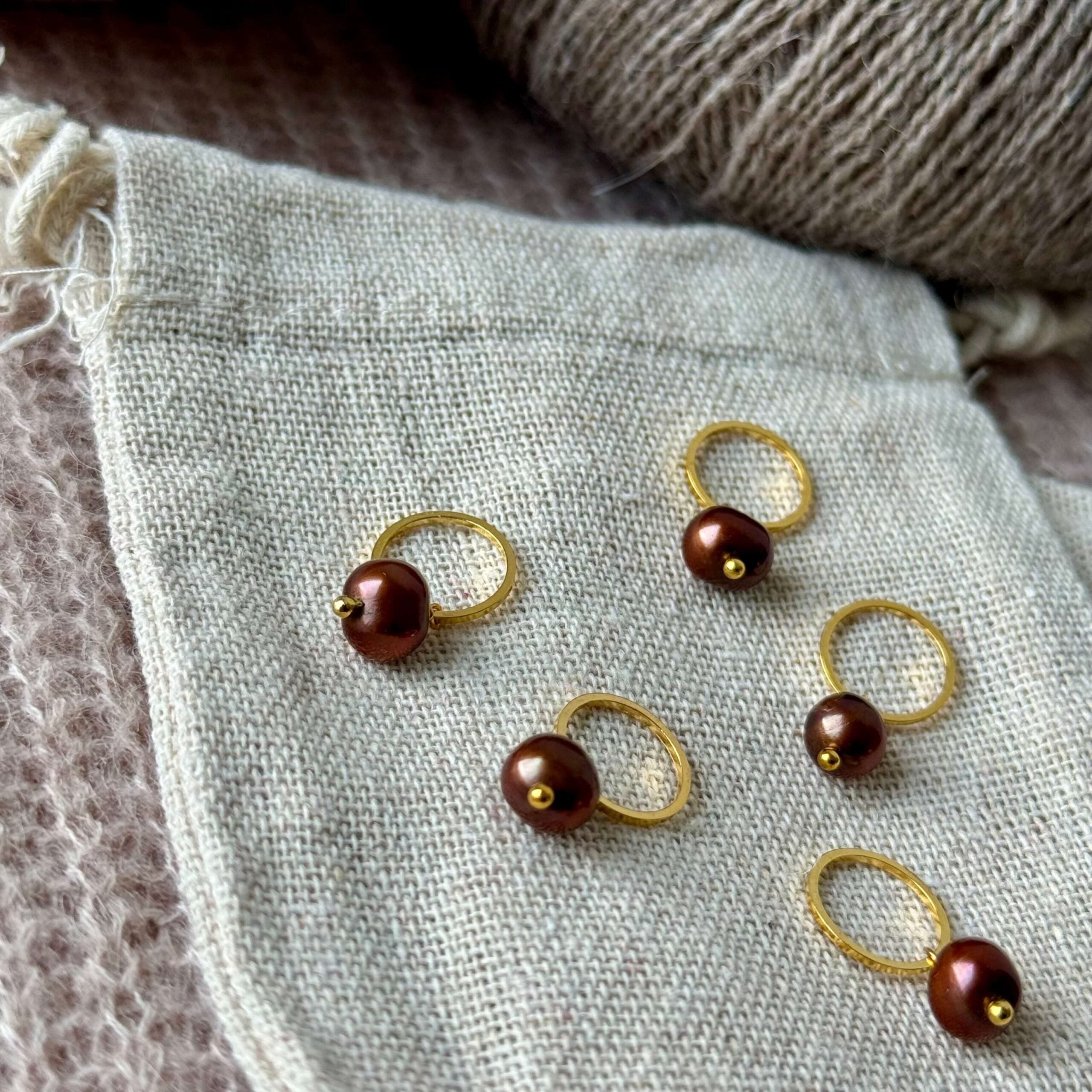 Ferskvandsperle-markør (brun-guld)