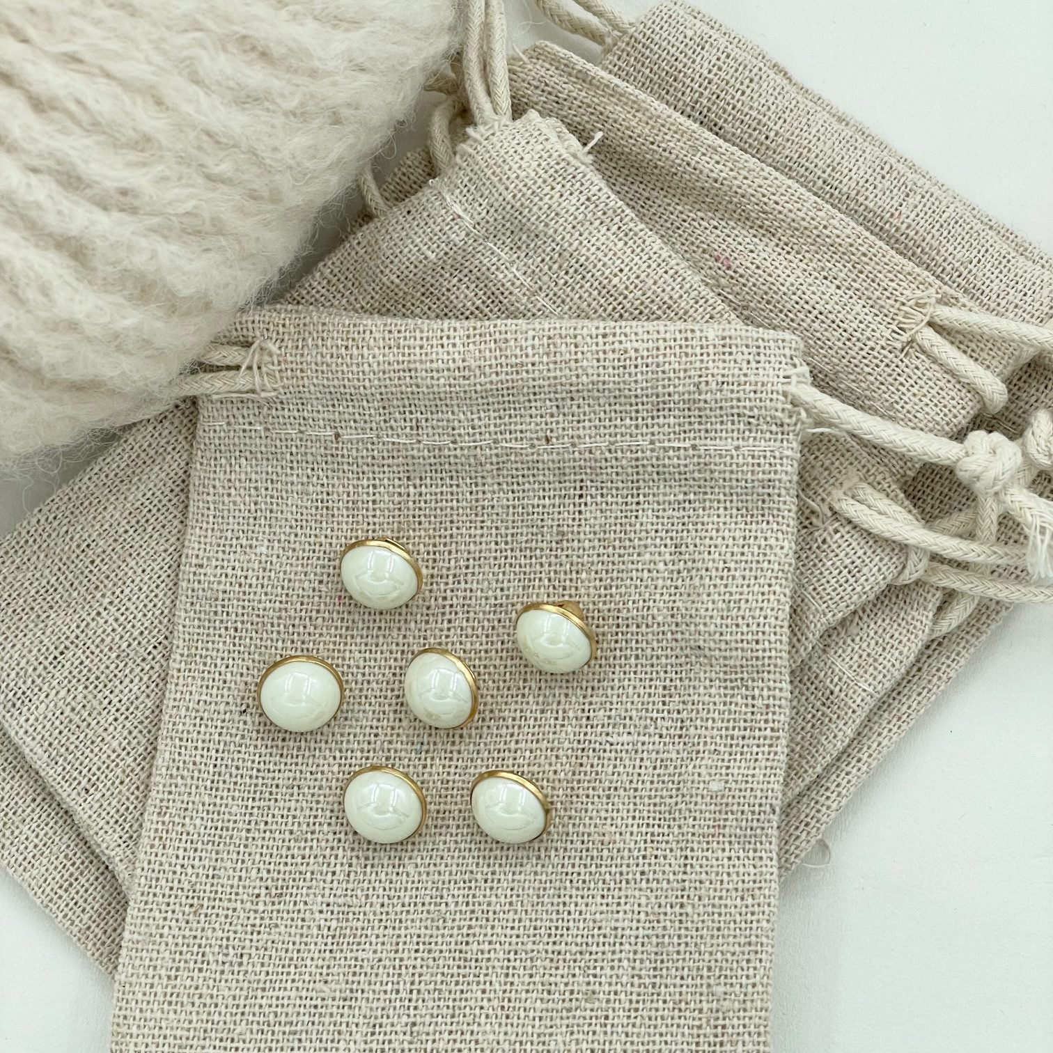 Perleknap, hvid-guld