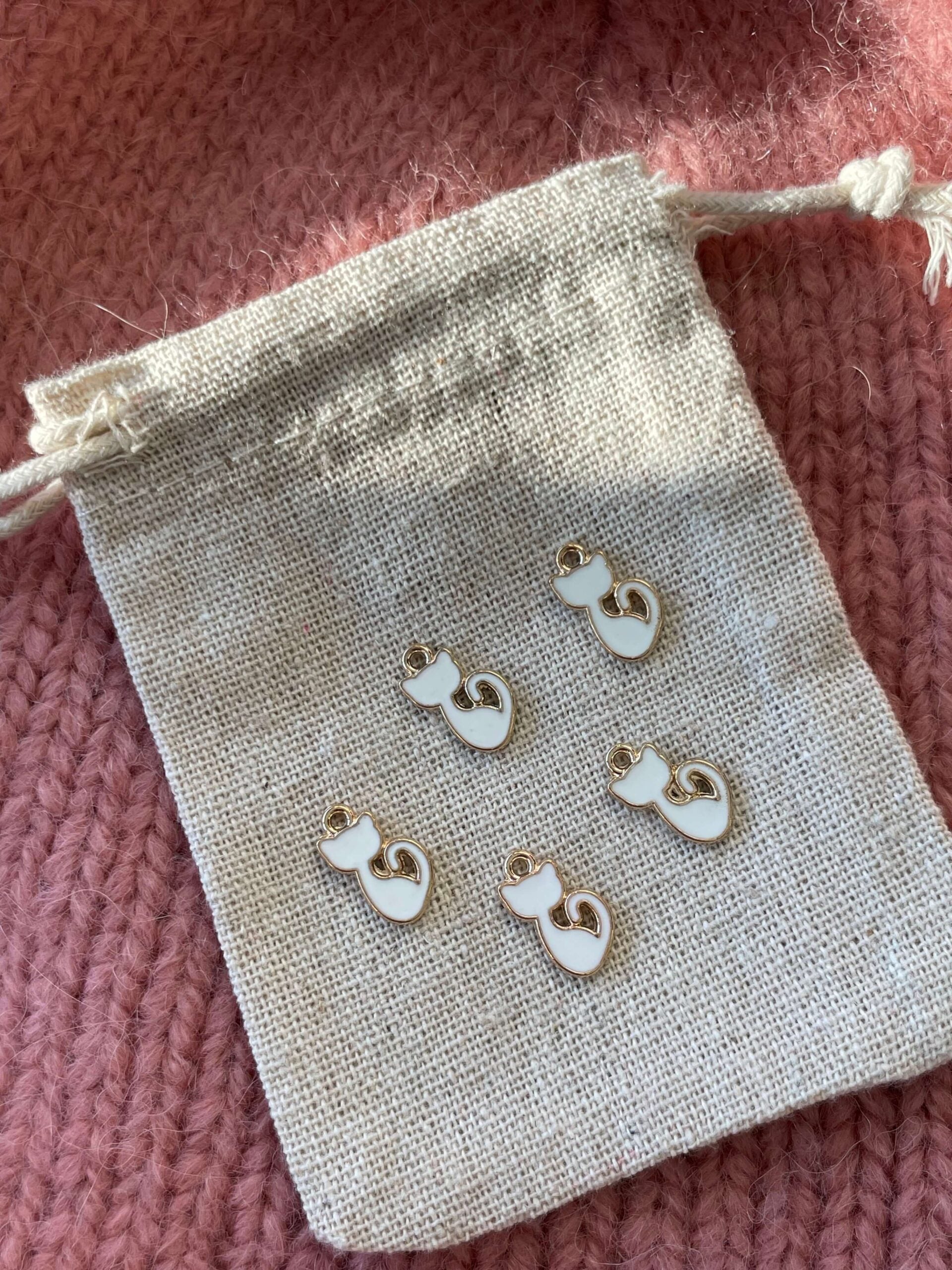 Katte-markør (siddende, hvid - metal)