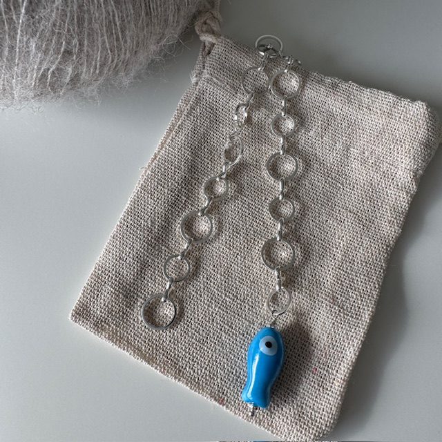 Strikkefisk med porcelænsfisk (Lyseblå)