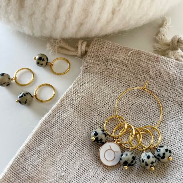 Raglansæt med dalmatiner jaspis-markører og stjernetegns vedhæng