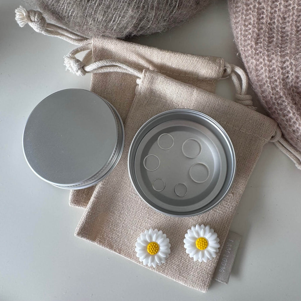 Opbevaringsdåse med indhold, Sølv