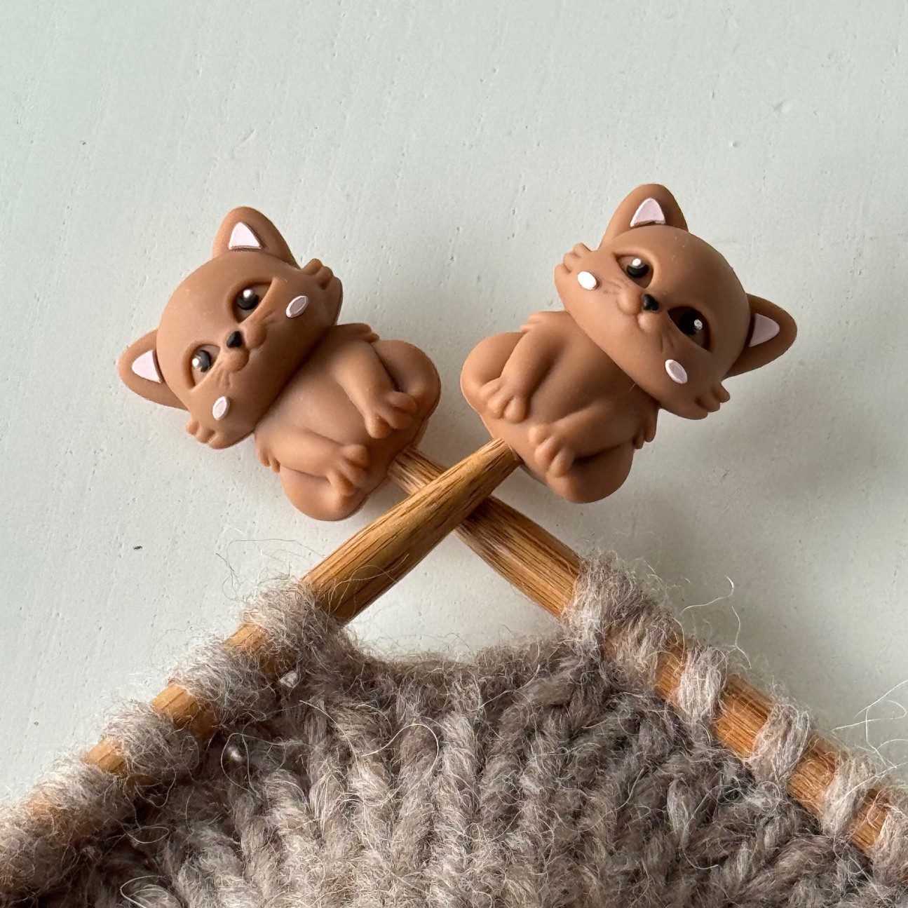 Maskestopper - Kat (brun), 3D