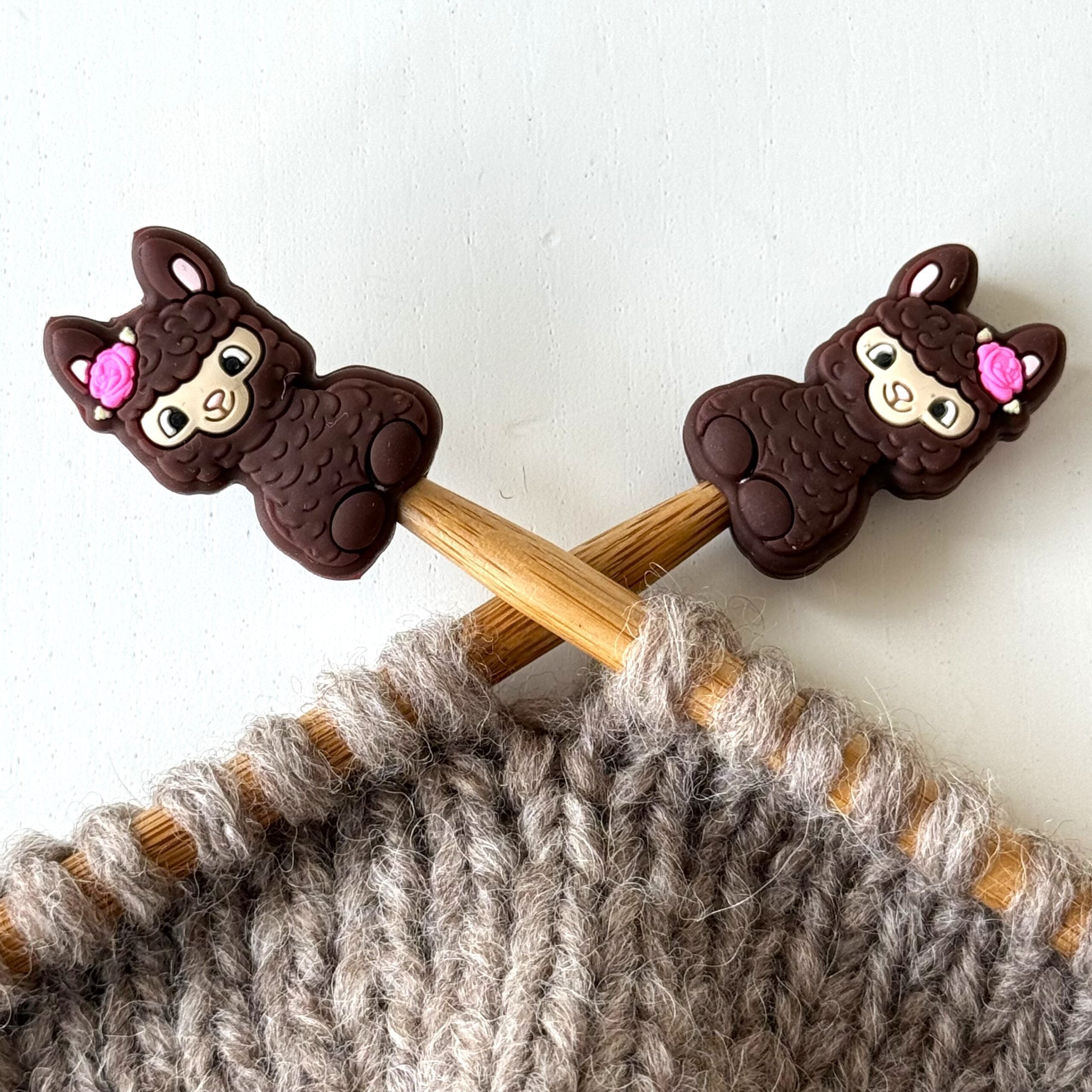 Maskestopper - Babylama, brun