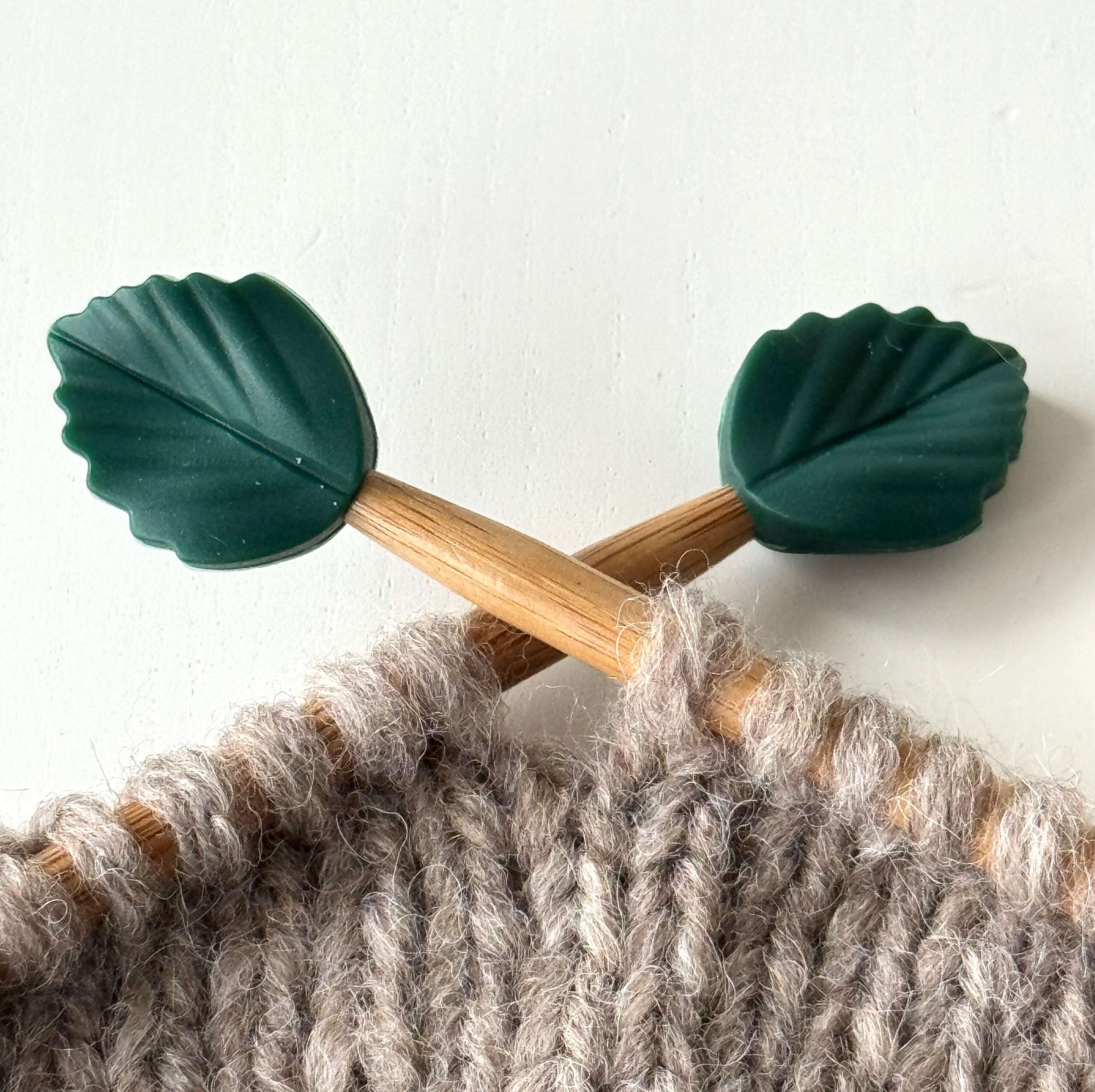 Maskestopper - Blad, mørkegrønt