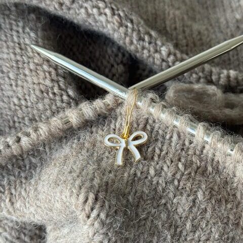 Sløjfe-markør (hvid-metal)